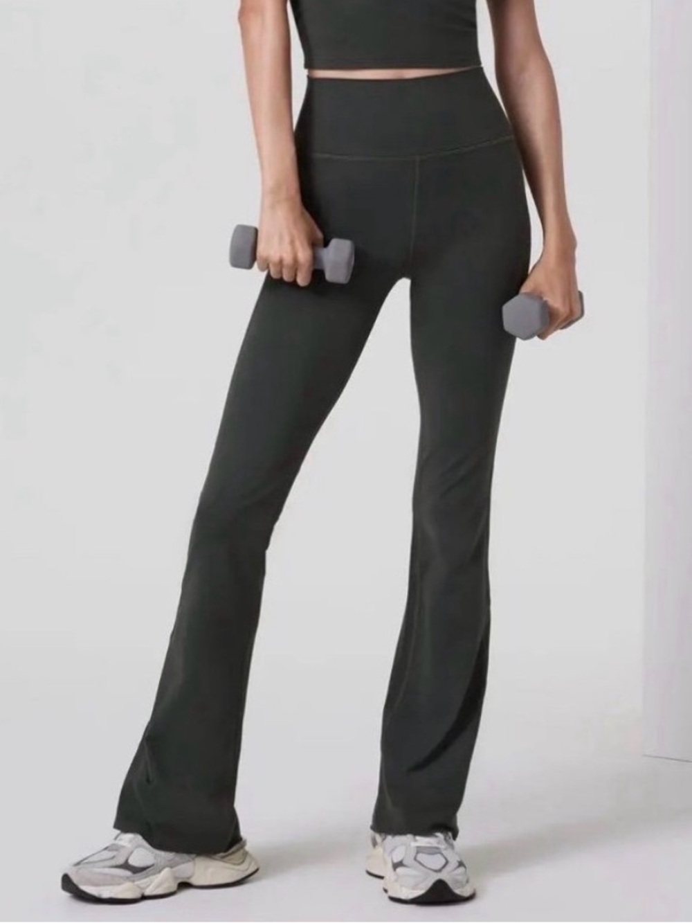 Ladies Vuori Halo Slim Flare Pants in Kale - Sz S